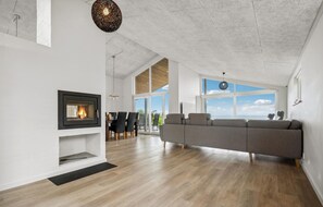 Fireplace - 4 bedroom nice home in Haderslev (Haderslev)