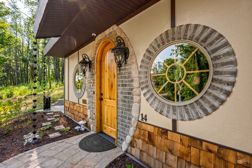 Howards Hollow! Earth Home at The Forgotten Forest!