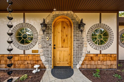 Howards Hollow! Earth Home at The Forgotten Forest!