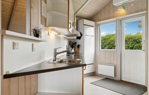 ثلاجة، غسالة أطباق، ماكينة لصنع القهوة/الشاي