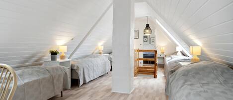 9 bedrooms, travel cot, free WiFi