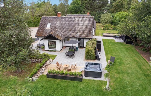 Lovely home in Nykøbing Sj with kitchen