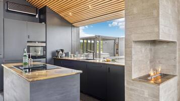 Køleskab, ovn, kogeplade, opvaskemaskine