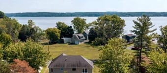 Saratoga Lake w/Dock, HotTub, GameRoom &FirePit