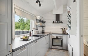 Fridge, dishwasher, coffee/tea maker - Stunning home in ålbæk with kitchen (Ålbæk)
