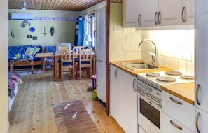 Fridge, oven, stovetop, coffee/tea maker