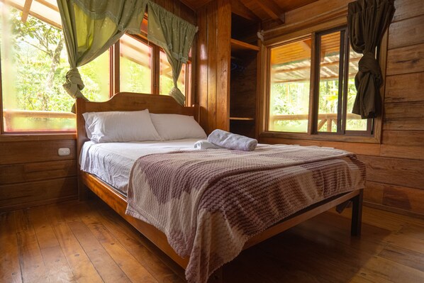 Quarto casal | Wi-Fi de cortesia, roupa de cama