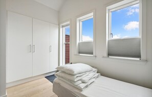 2 bedrooms, iron/ironing board, travel cot, free WiFi