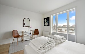 2 bedrooms, iron/ironing board, travel cot, free WiFi