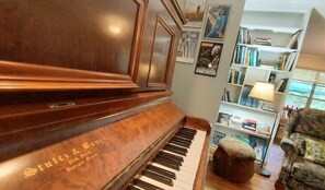 Interior - Song Farm Guesthouse - Winnsboro! (Winnsboro)