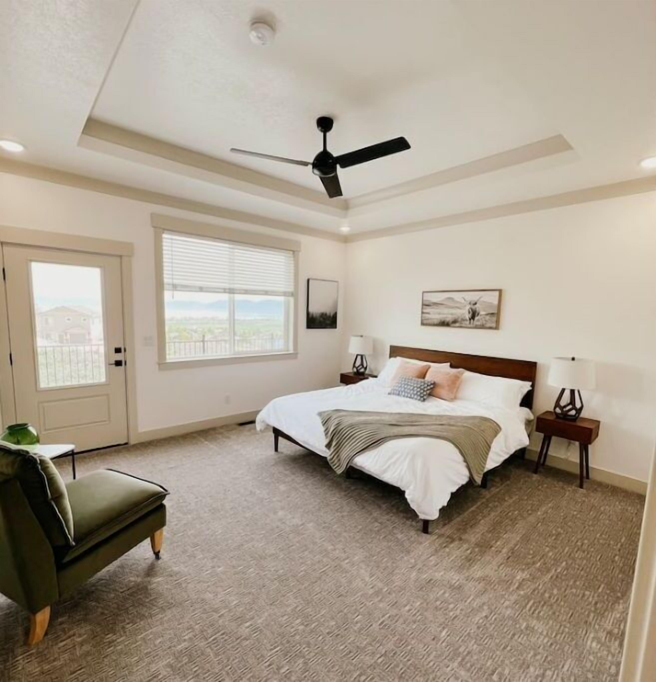 5 bedrooms, travel crib, WiFi