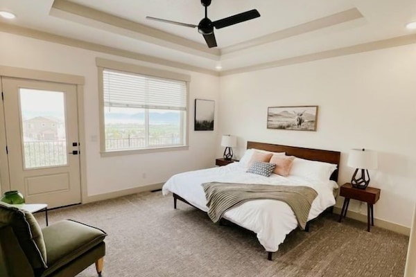 5 bedrooms, travel crib, WiFi