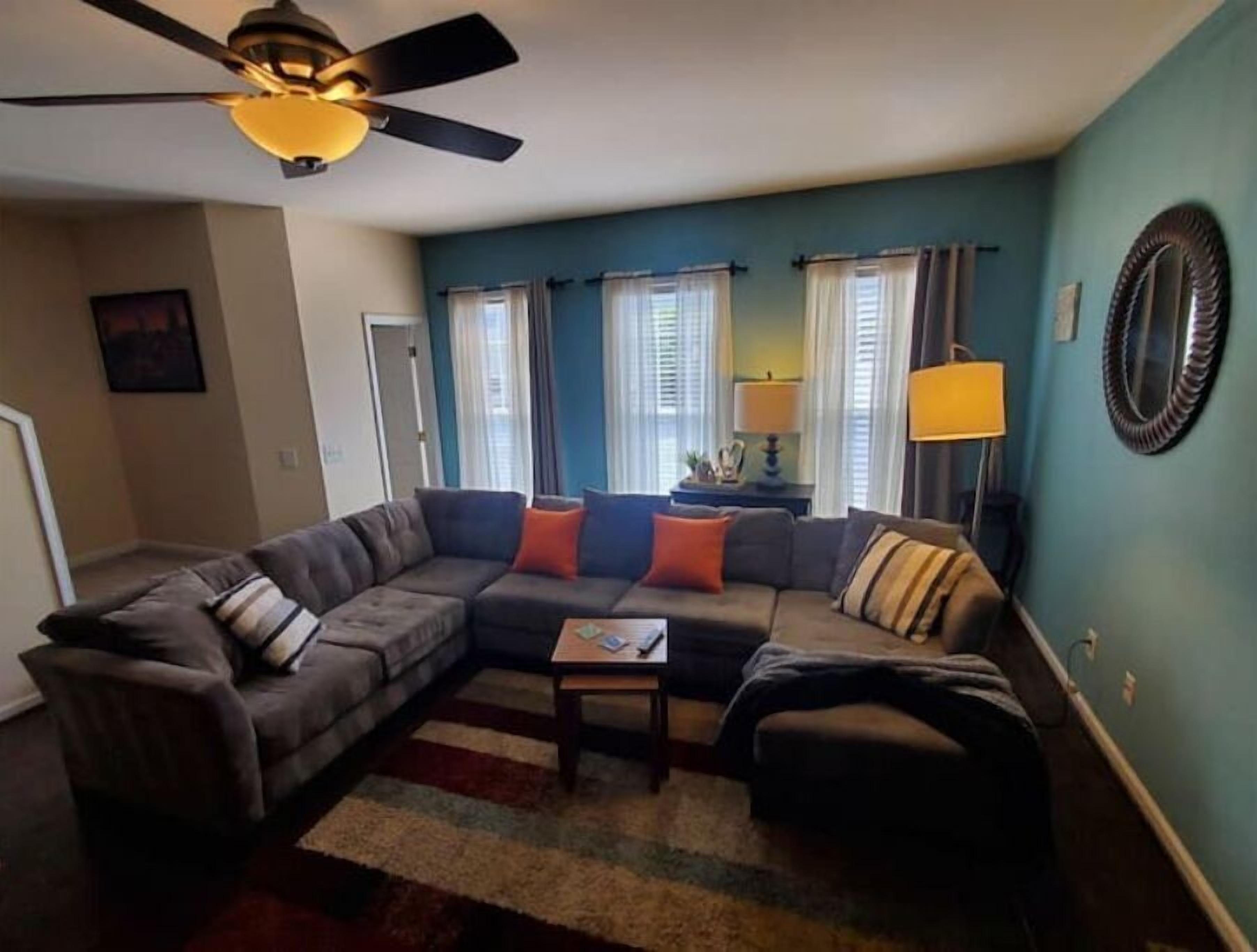 Lovely Townhome near RDU, downtown Raleigh &Durham