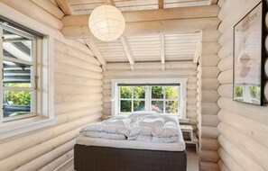 3 bedrooms, iron/ironing board, free WiFi