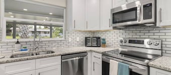 Luxury Pool 5BR/3BA Launchpad