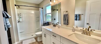 Spectacular Cedar Falls Townhome!