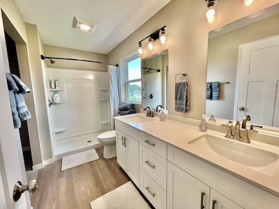 Spectacular Cedar Falls Townhome!