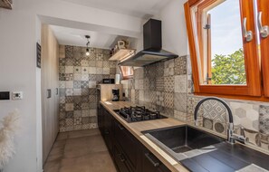 Refrigerador, horno, placa de cocina, lavavajillas