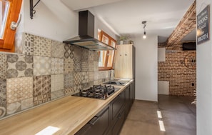 Réfrigérateur, four, plaque de cuisson, lave-vaisselle