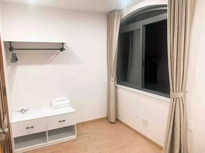 Shower, hair dryer, towels, soap - Tân Sơn Nhất 2 bedrooms apartment (Thành phố Hồ Chí Minh)