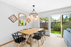 Classic Apartment | Dining room - Dasha's Snowboard Track - Icicle Village (Leavenworth)