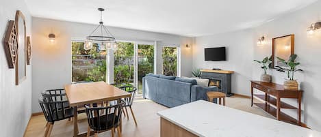 Classic Apartment | Living area | Flat-screen TV