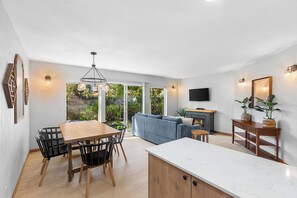 Classic Apartment | Living area | Flat-screen TV - Dasha's Snowboard Track - Icicle Village (Leavenworth)