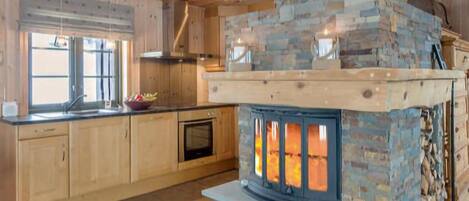 Kylskåp, ugn, spishäll och diskmaskin