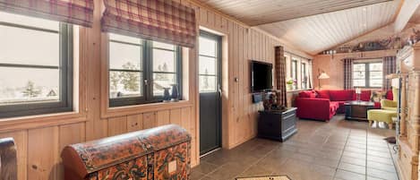 Smart TV, fireplace