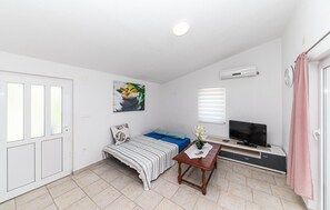 1 chambre, fer et planche à repasser, lit parapluie, Wi-Fi gratuit
