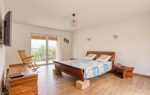 5 bedrooms, free WiFi - Lovely home in Fayence with WiFi (Fayence)