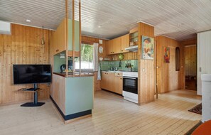 Køleskab, kogeplade, kaffe-/temaskine