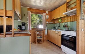 Fridge, microwave, stovetop, coffee/tea maker - 2 bedroom nice home in Jægerspris (Jægerspris)