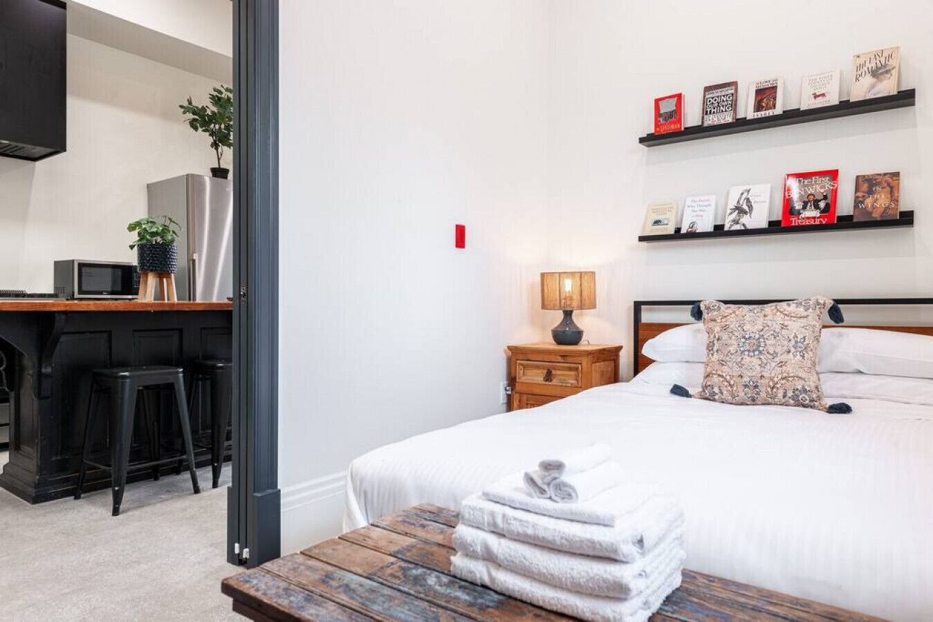 2 slaapkamers, een bureau, een strijkplank/strijkijzer, gratis wifi