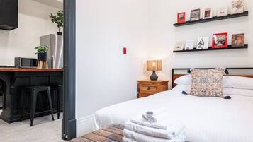 2 slaapkamers, een bureau, een strijkplank/strijkijzer, gratis wifi