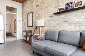 Smart TV - Juno Lofts: Memories of Polonnaruwa (Stratford)