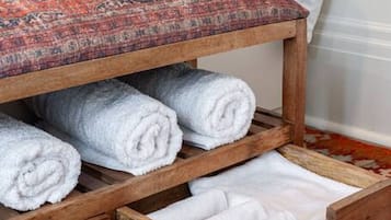 1 chambre, bureau, fer et planche à repasser, accès au Wi-Fi (inclus)