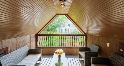 Luxury Living w/ Skyline View+Wine Bar+Huge Master Suite near PCM & Beltline