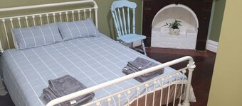 "Roseneath" Private room with en-suite. Room 1