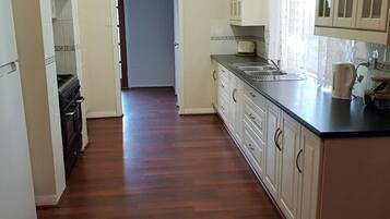 雪櫃、微波爐、多士爐