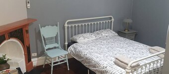 "Roseneath" Private room with en-suite. Room 2