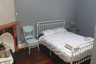 "Roseneath" Private room with en-suite. Room 2