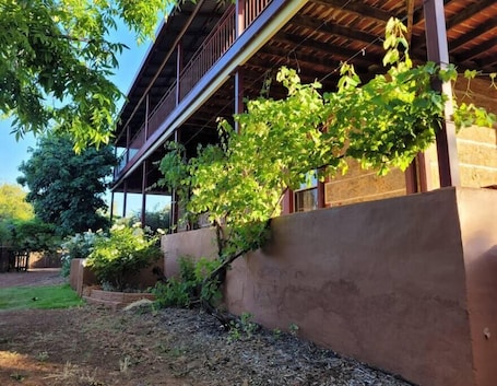 Property grounds. " Le Var" Historic accommodation with Ensuite.