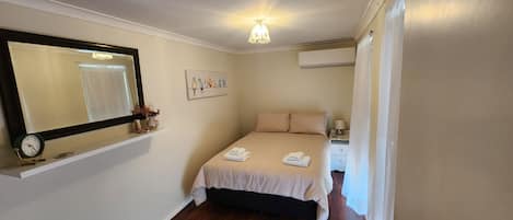 1 bedroom, bed sheets