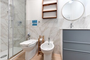 Shower, free toiletries, hair dryer, bidet - Miriam - Sweet Dreams in Florence (Firenze)