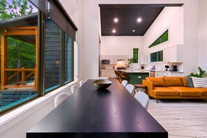 Smart TV, chimenea y videojuegos 