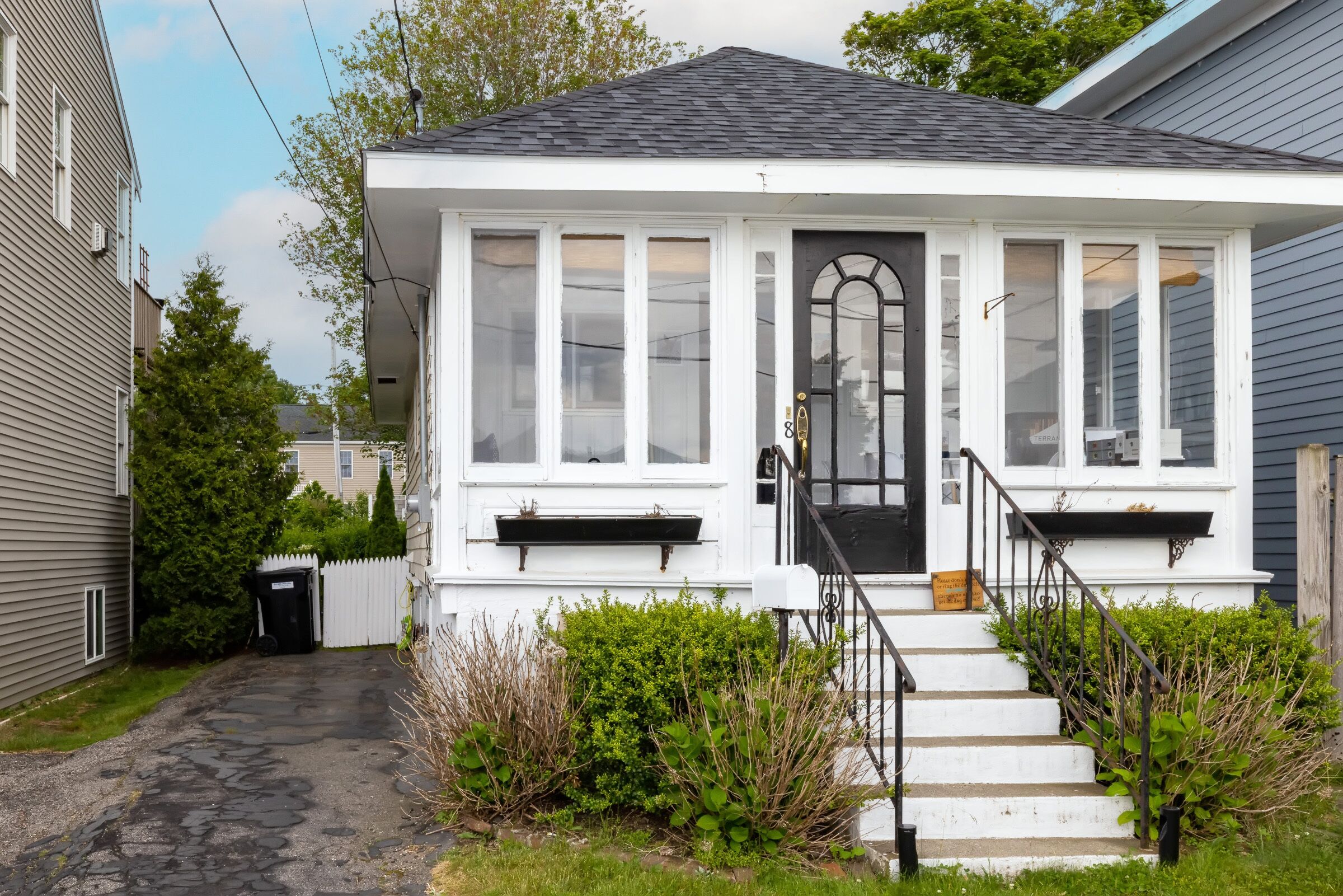 Monthly Summer Rental - Newly Renovated Bungalow Steps to the Beach