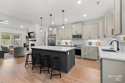 The Rendezvous, 3BR/3BA Retreat on the Trail in Bella Vista