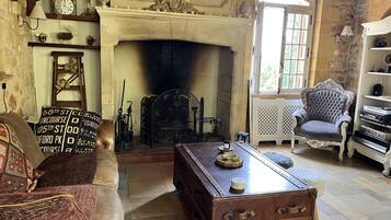 Télévision, cheminée