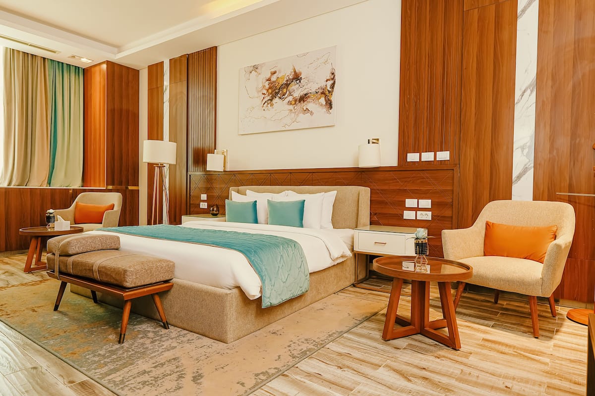Premium suite Sea and Pool view | Premium bedding, down comforters, minibar, in-room safe